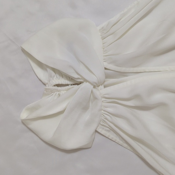 Banana Republic Front Slit Sleeveless Blouse, Color Cream Size M - Picture 2 of 13